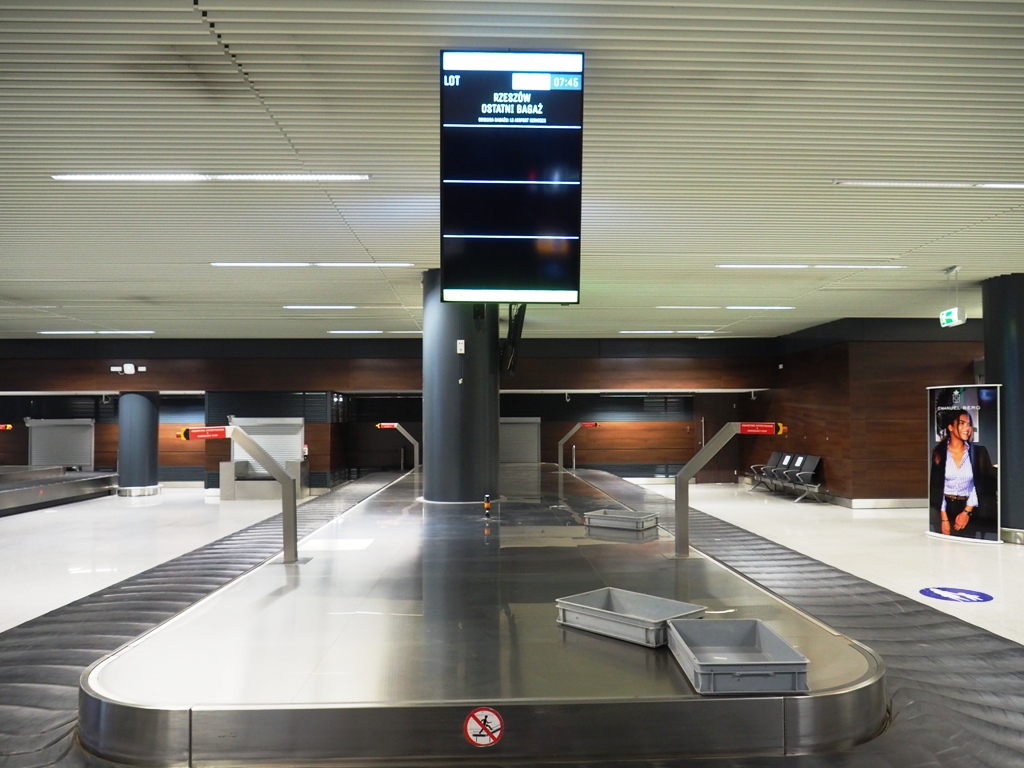 gdansk airport baggage claim