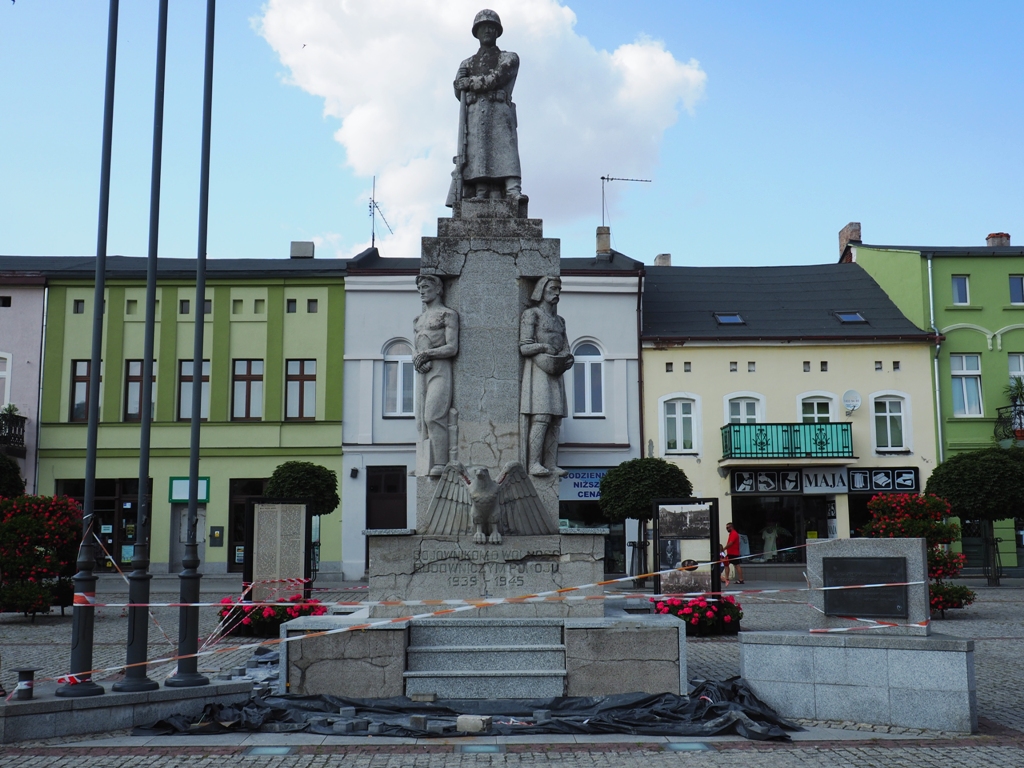 pomnik żołnierza polskiego plac jana pawła II